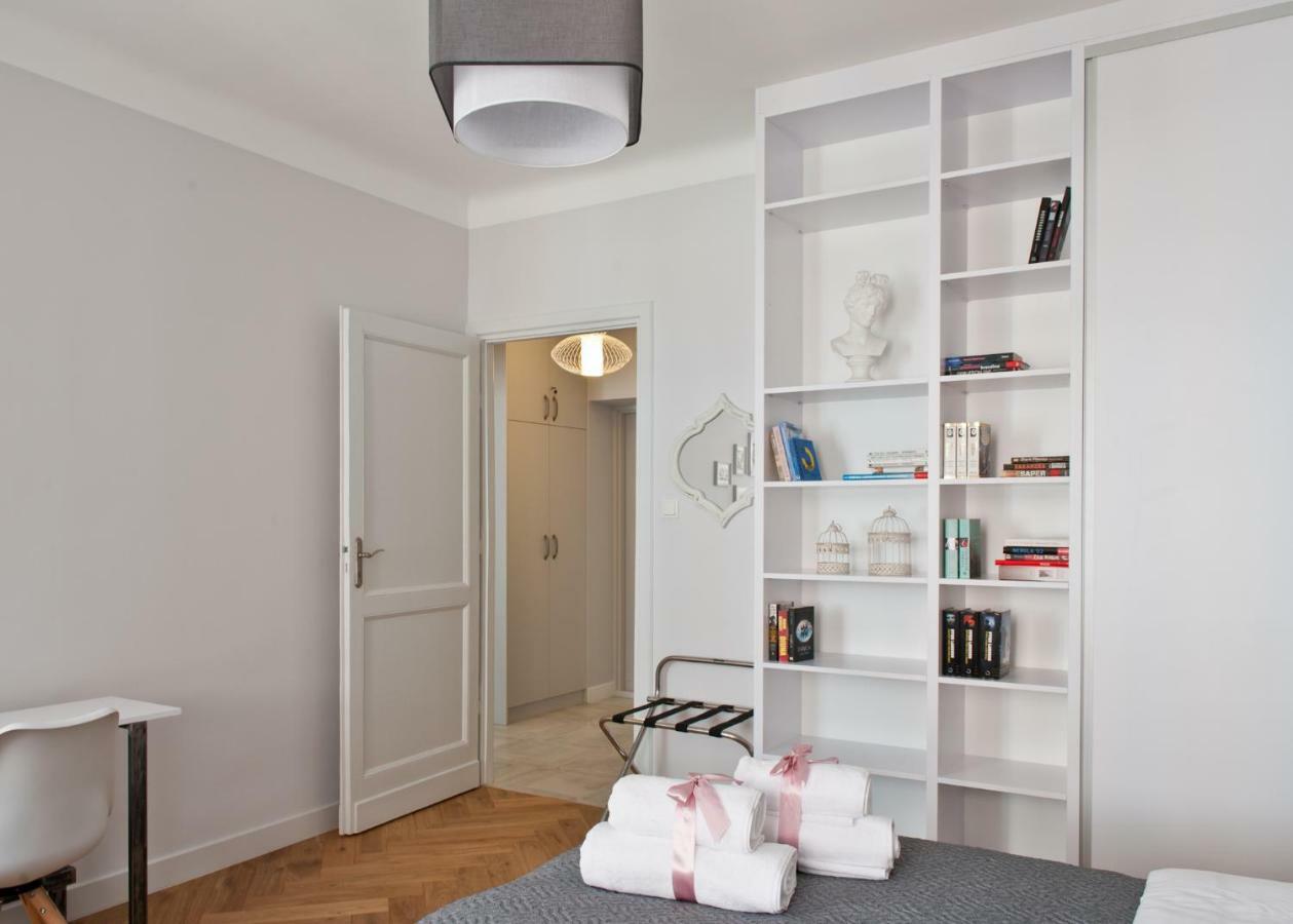 Red Brick Old Town Apartment وارسو المظهر الخارجي الصورة